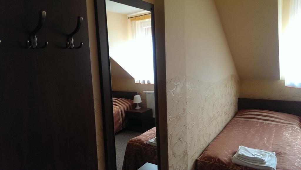Hotel & Restauracja Okraglak Checiny  Bilik gambar